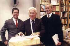 Der Geschäftsinhaber mit Altbundespräsident Richard von Weizsäcker anlässlich der Eröffnung des neuen Ladenlokals